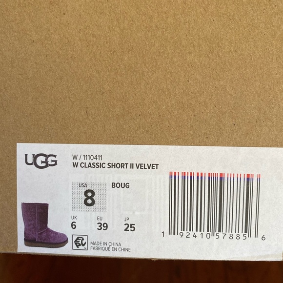 NIB UGGs classic short II velvet boots - Picture 11 of 13